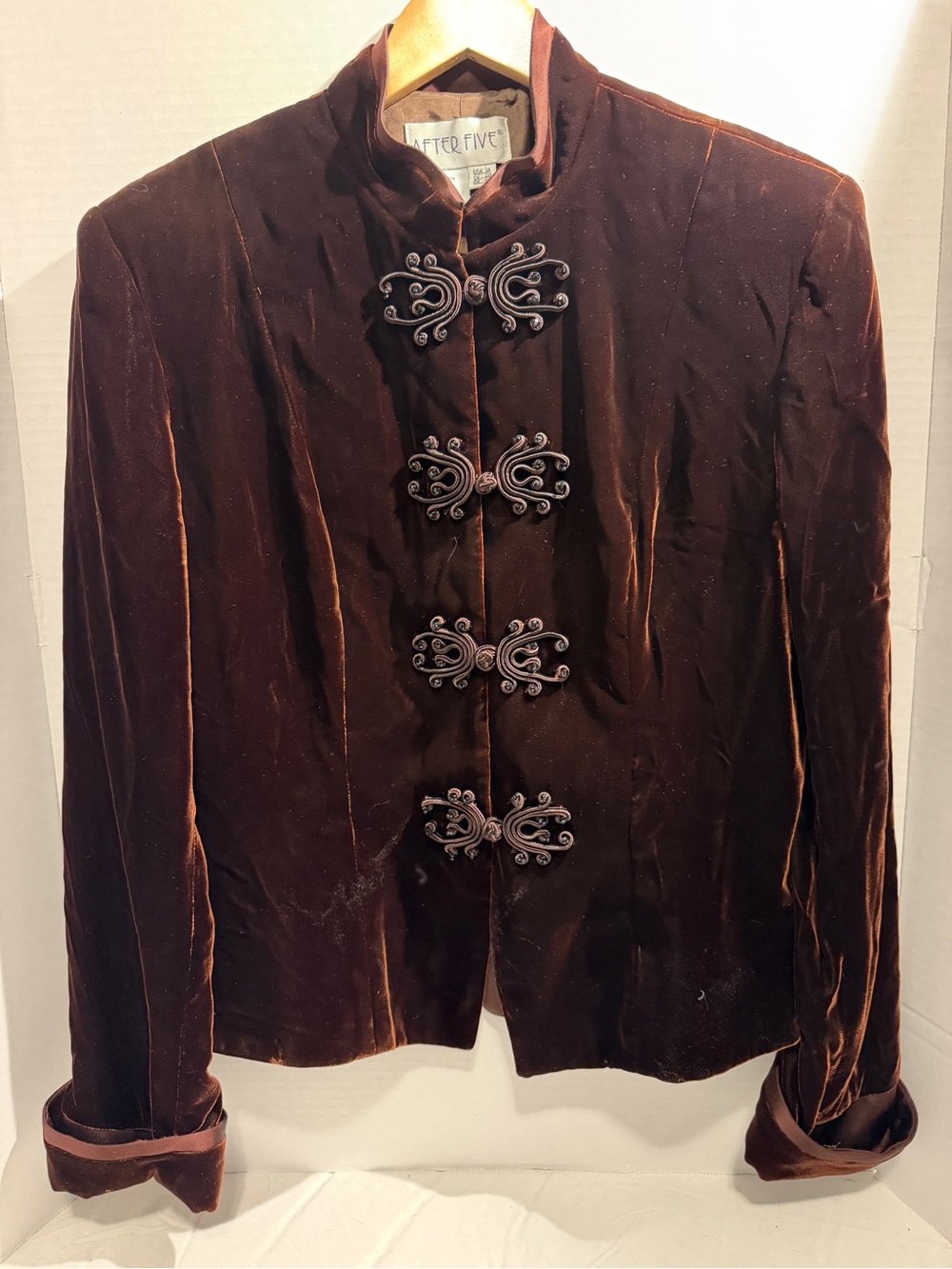 Vintage 80s Dark Romance Brown Velvet Blazer in PERFECT condition! Fits M/L